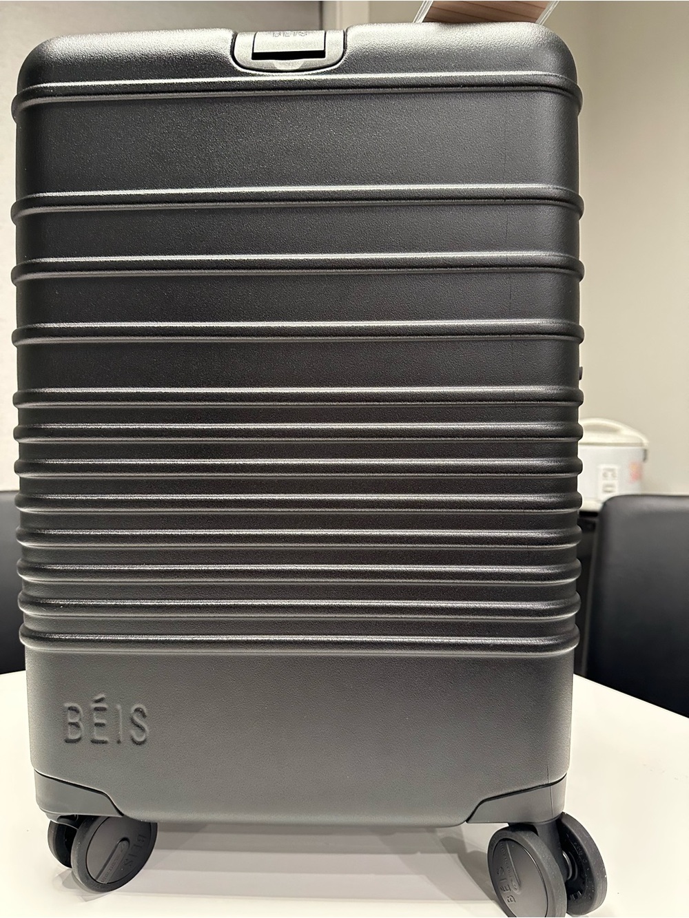 BÉIS Compact Hardshell Carry-On in Charcoal Black